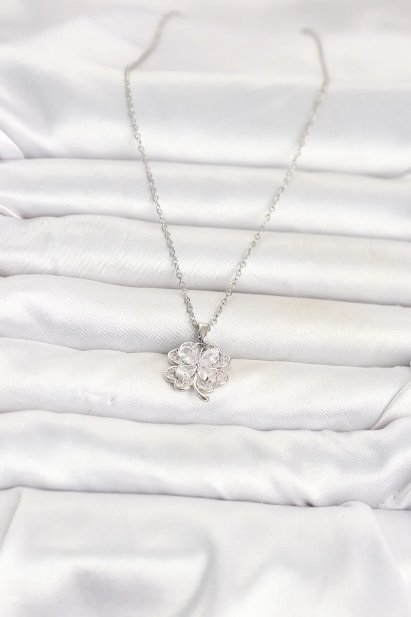 316L Çelik Zincir Gümüş Renk 4 Yapraklı Yonca Model Kadın Kolye