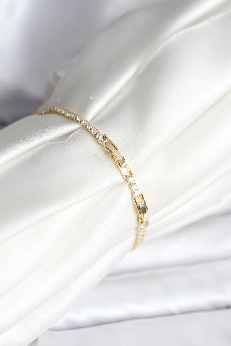 Yıldız Model Zirkon Taşlı Gold Renk Pirinç Su Yolu Kadın Bileklik