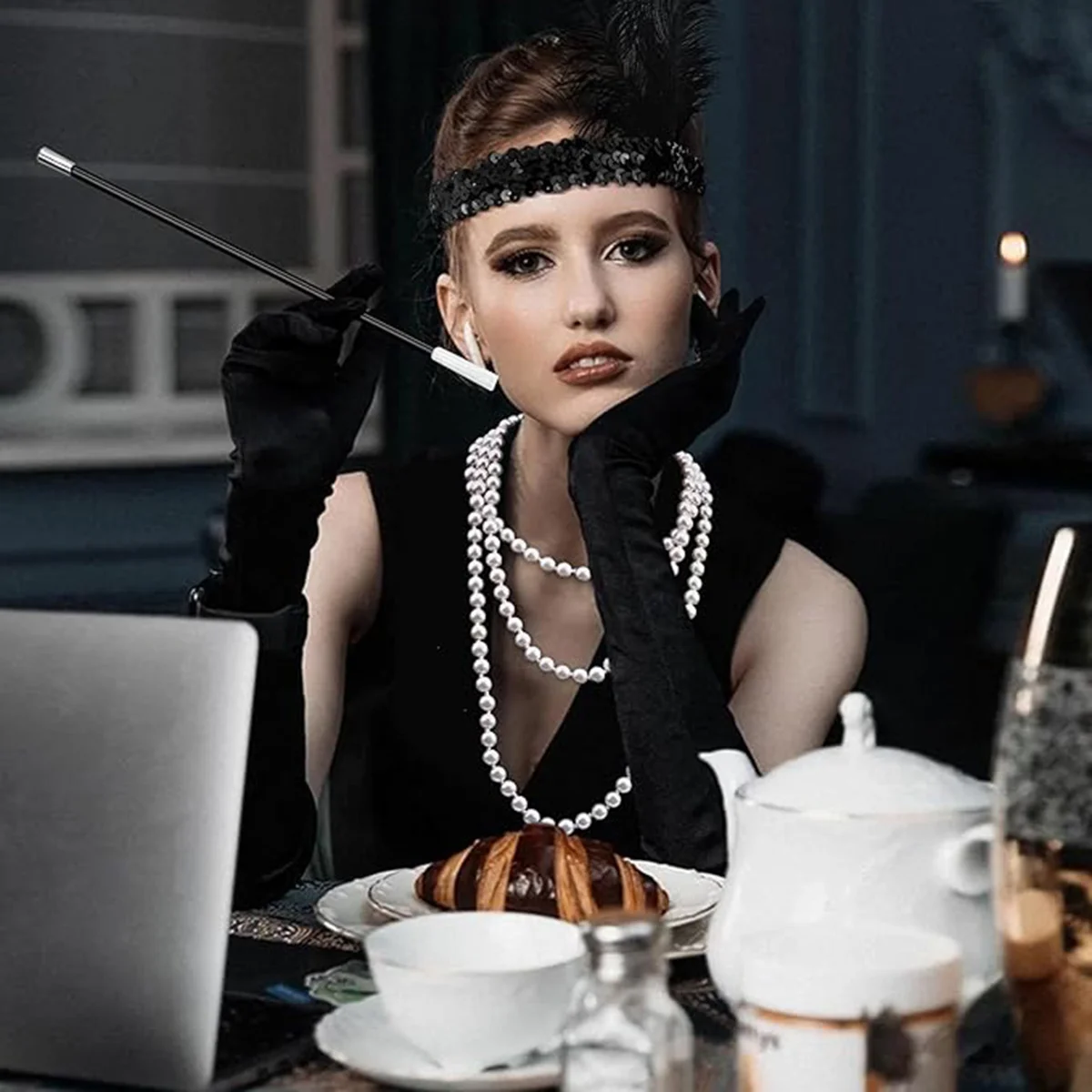 1920'ler Gatsby Aksesuar Seti – Siyah Charleston Saç Bandı, Uzun Eldiven & Sigaralık