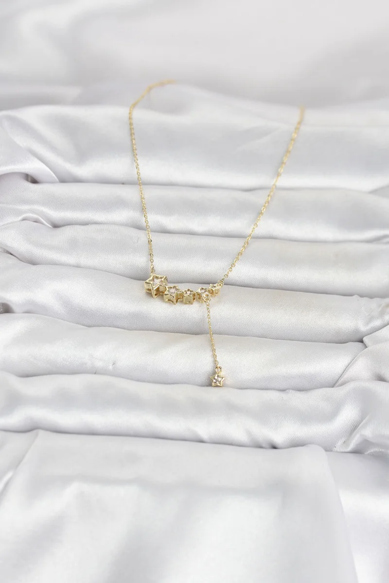 Pirinç Gold Renk Minimal Sallantılı Yıldız Model Kadın Kolye