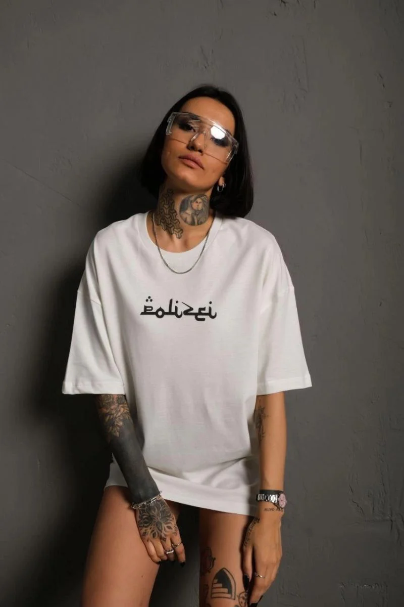 Kadın Bisiklet Yakalı Sırt Baskılı  Kısa kol Oversize T-Shirt - Beyaz