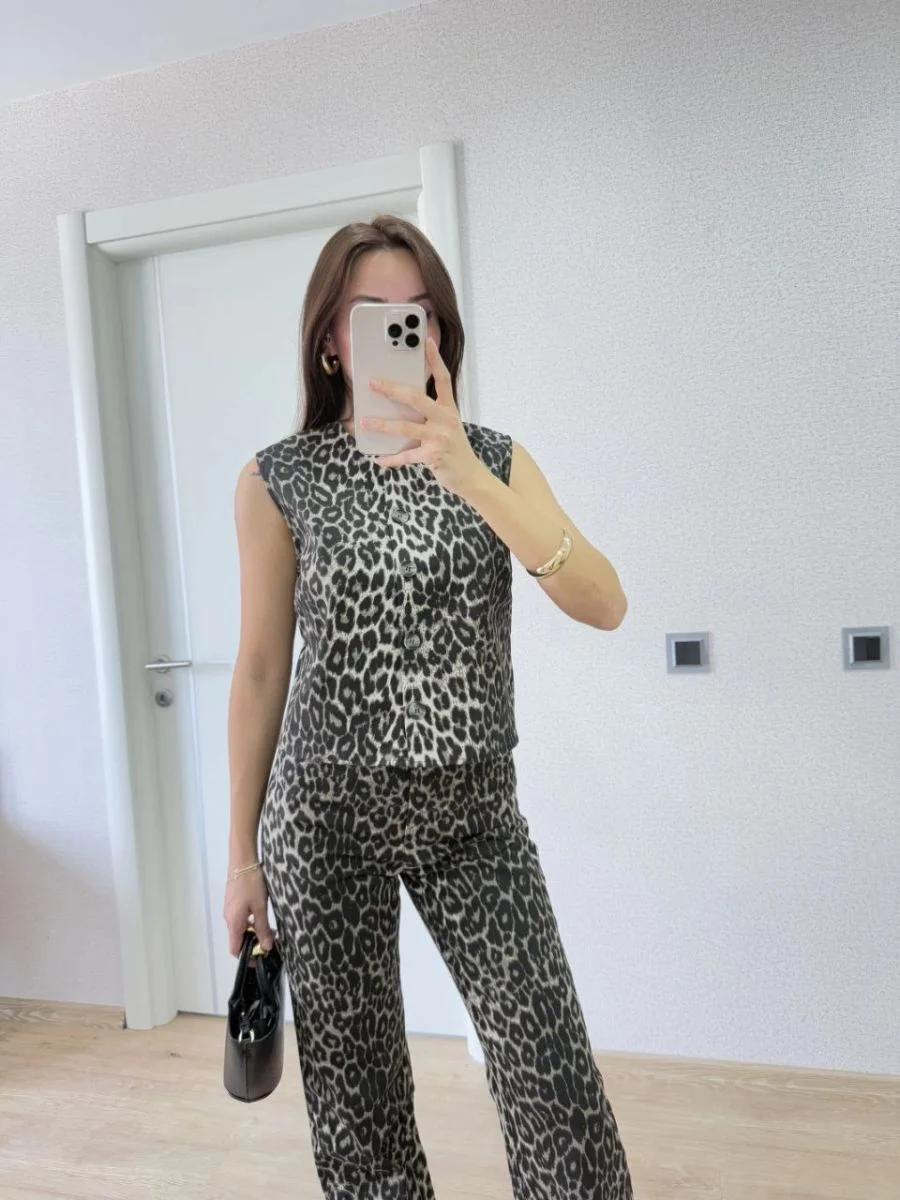 leopar desenli Düğmeli Bluzlu Pantolon İkili Takım -Leopar