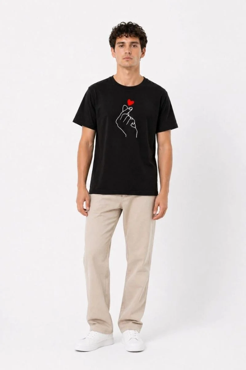 Erkek Kore Parmak Kalp Aşk Temalı Minimal Baskılı Tişört Yazlık Kısa Kol T-Shirt - Siyah