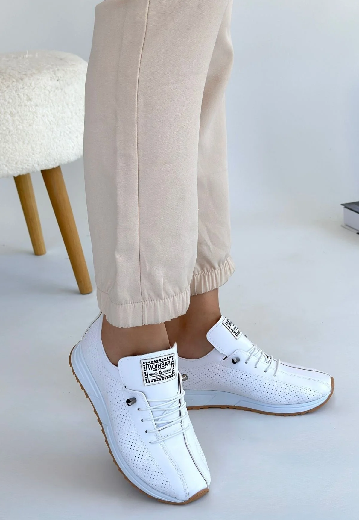 Fiert Beyaz Cilt Bağcıklı Spor Ayakkabı