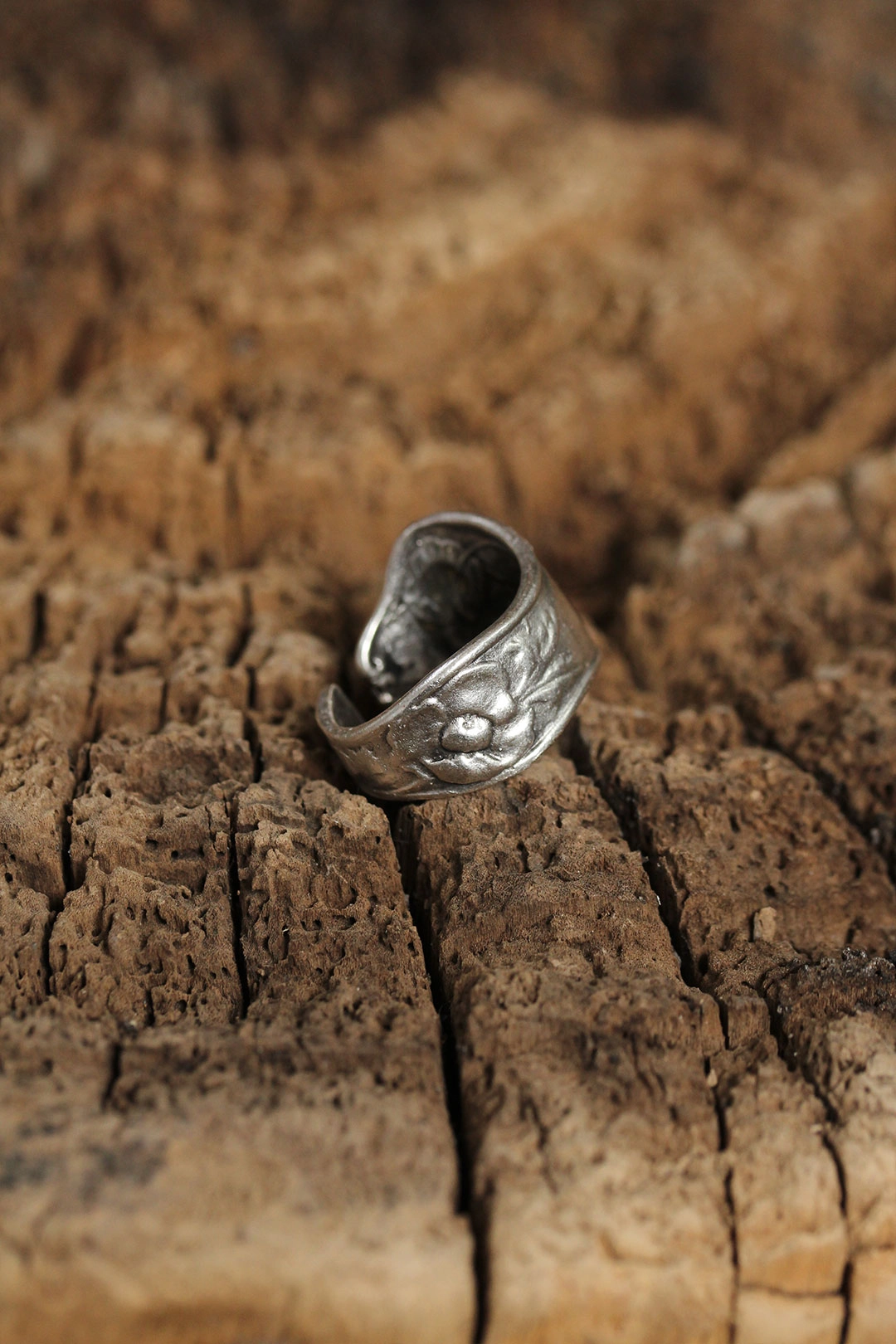 Otantik Çiçek Tasarımlı Ayarlamalı Kadın Yüzük