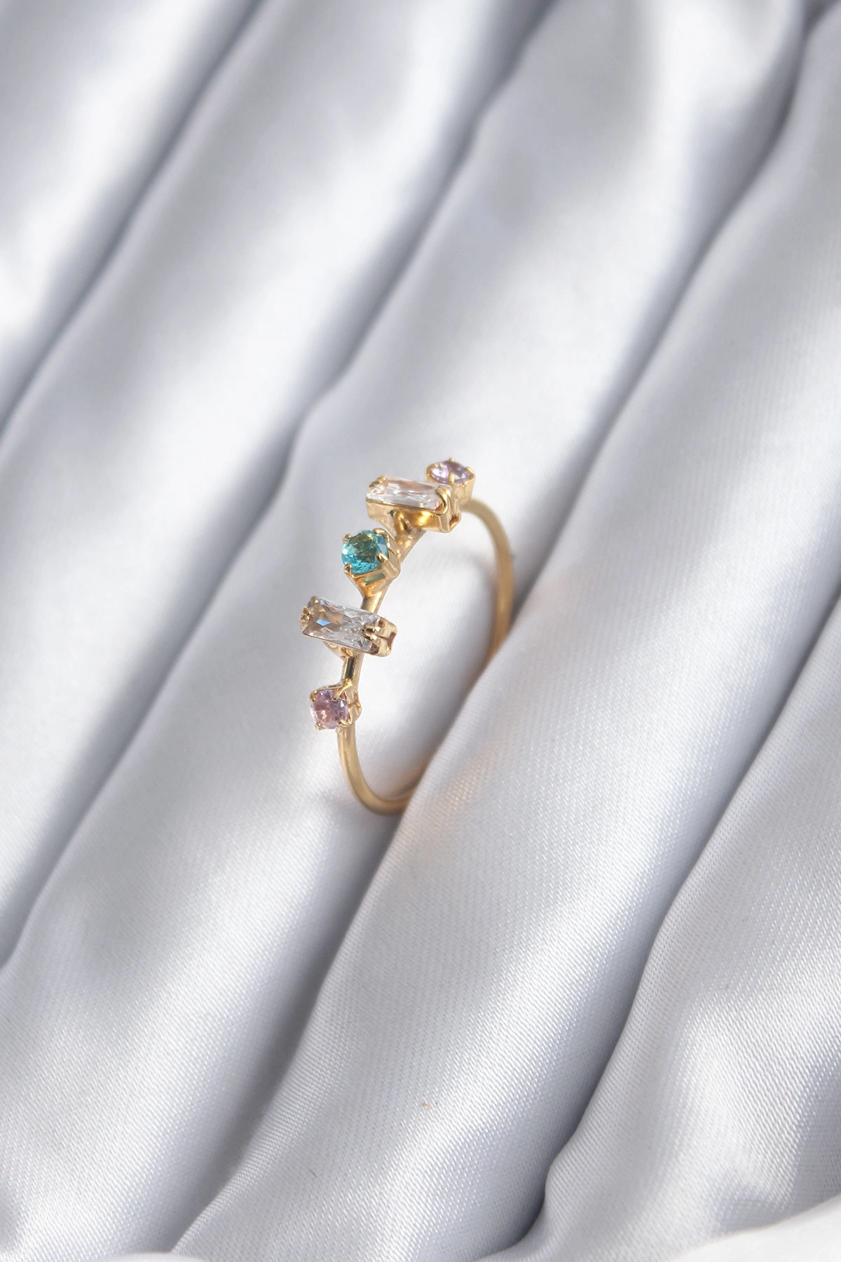 Gold Renk Zirkon Taşlı Renkli Zirkon Taşlı Kadın Yüzük