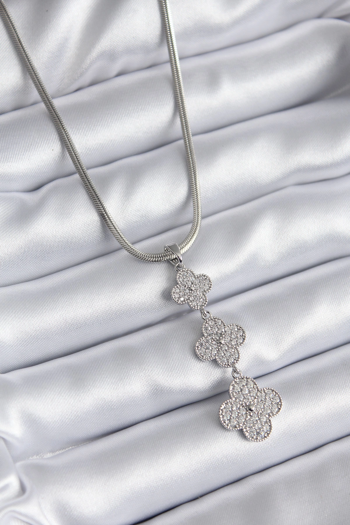 316L Çelik Gümüş Renk İtalyan Zincir Zirkon Taşı Yonca Model Kadın Kolye