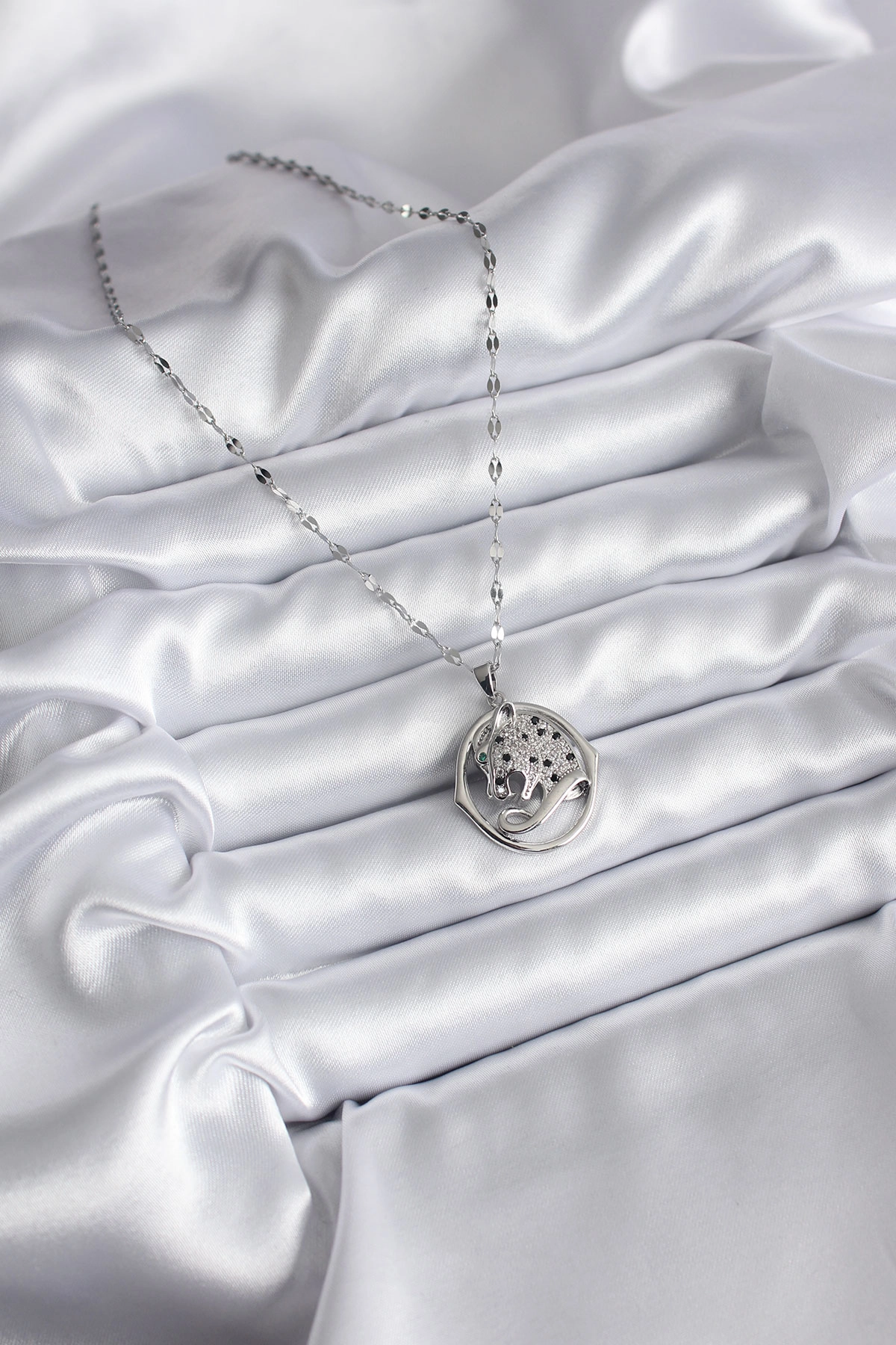 316L Çelik Gümüş Renk Zirkon Taşlı Jaguar Model Kadın Kolye