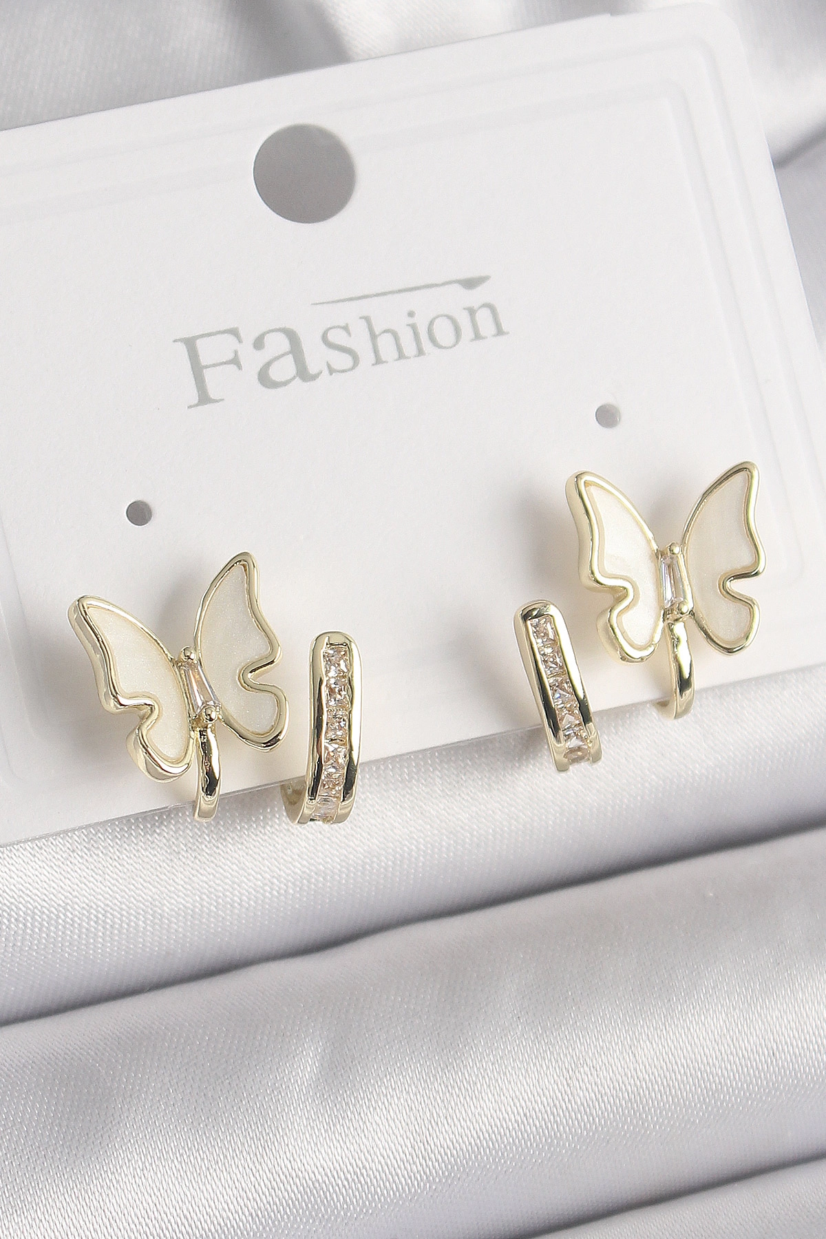 Pirinç Gümüş Renk Zirkon Taş Detaylı Beyaz Sedefli Kelebek Model Kadın Küpe