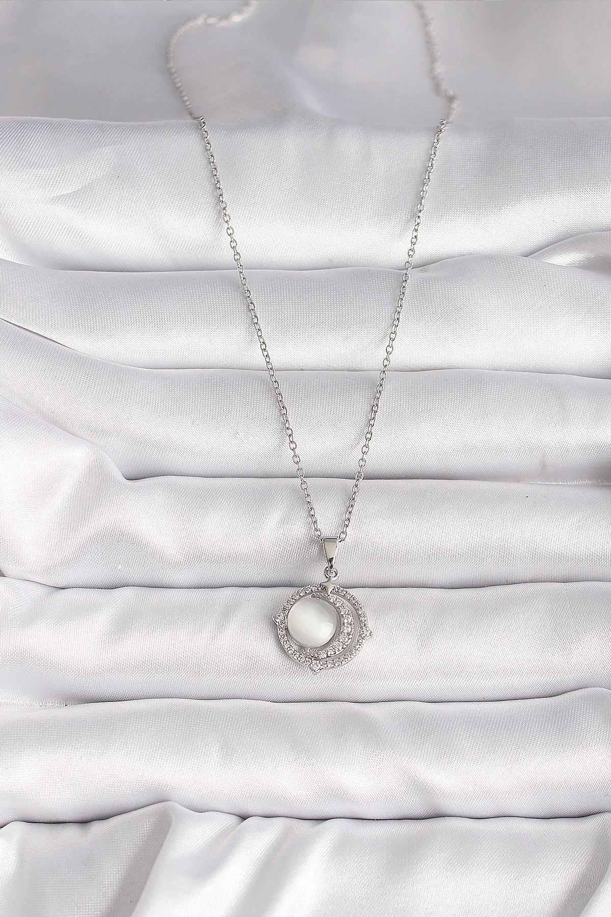 316L Çelik Gümüş Renk Zirkon Taşlı Beyaz Sedefli Hilal Model Kadın Kolye