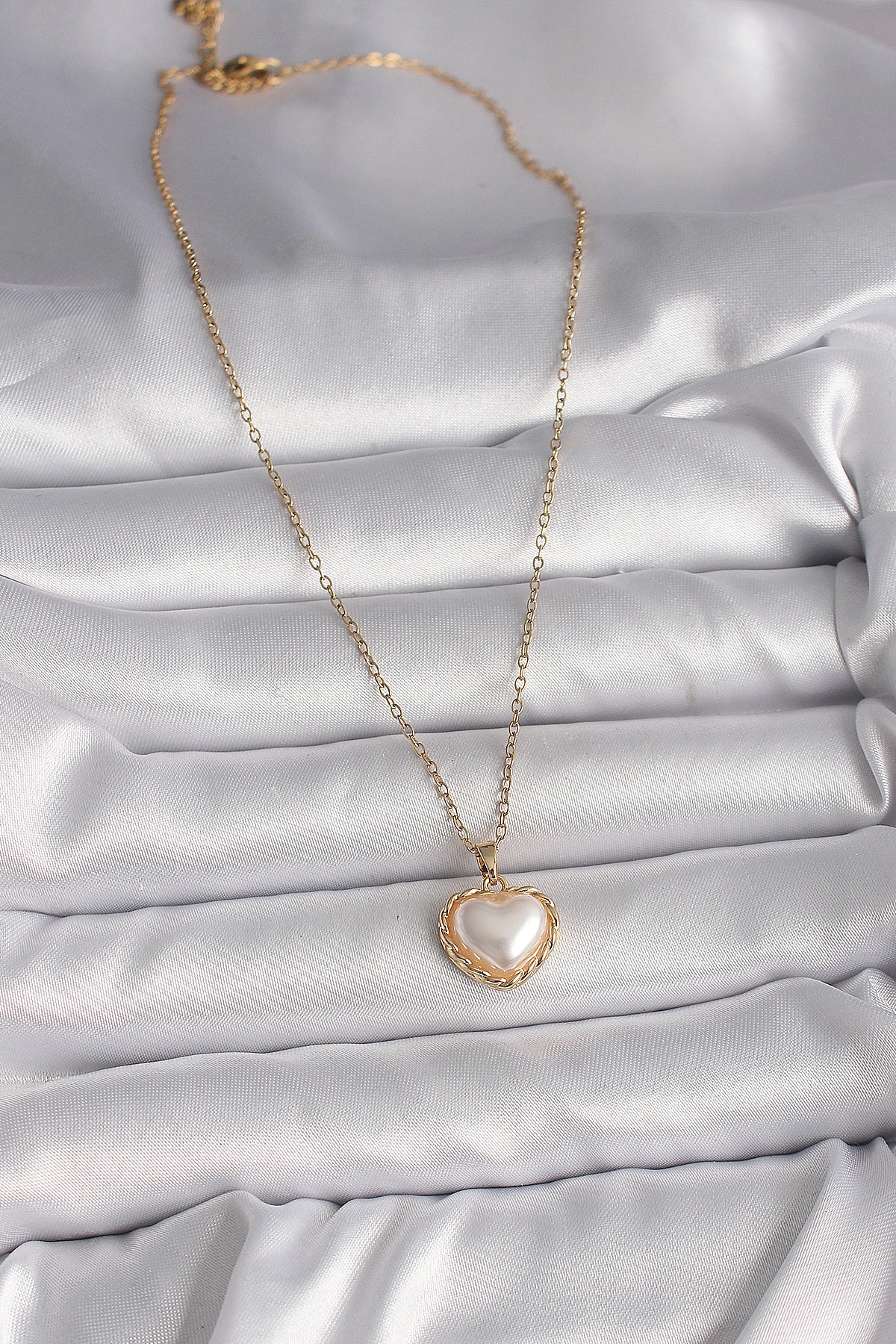 316L Çelik Gold Renk Zincir 3D İnci Kalp Model Kadın Kolye