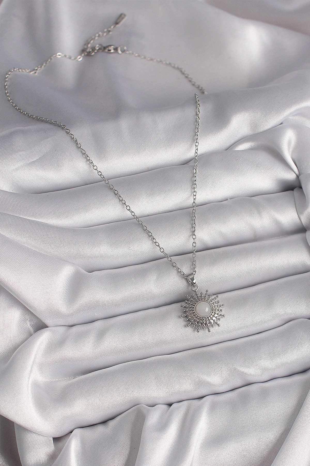 316L Çelik Gümüş Renk Zincir Beyaz Mineli Güneş Model Kadın Kolye