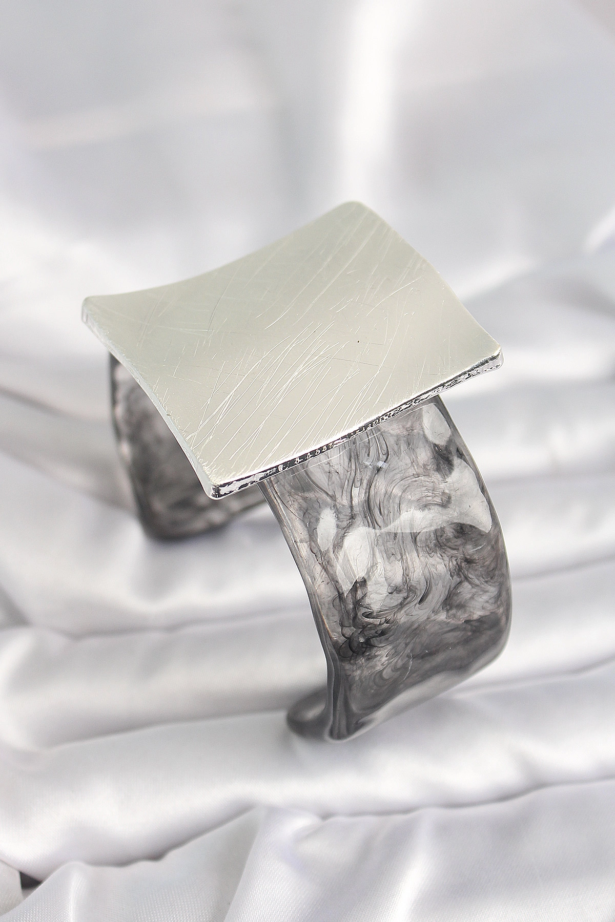 Siyah Mermer Desen Akrilik Plastik Gümüş Kare Plaka Model Vintage Kadın Bilezik