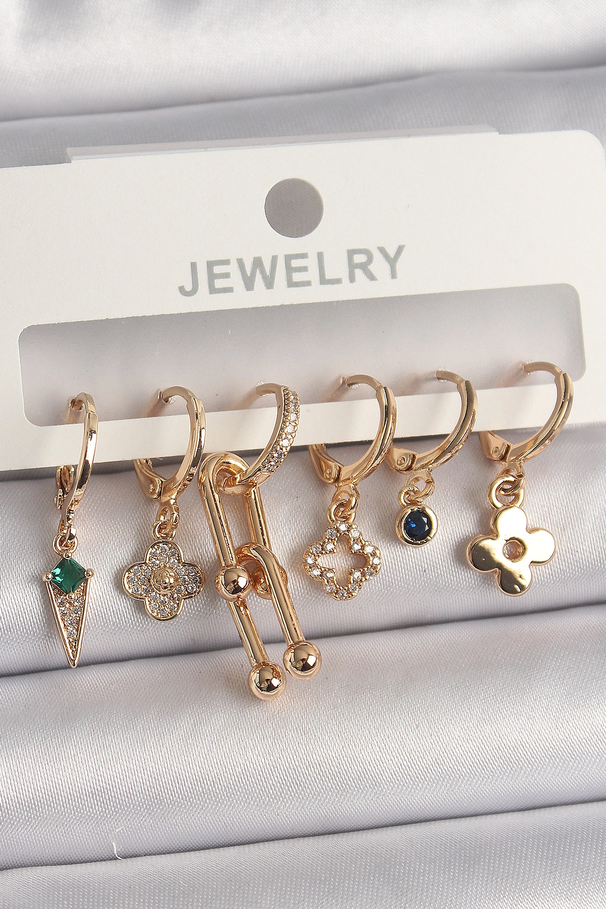 Pirinç Gold Renk Çoklu Figür Kadın Küpe Seti