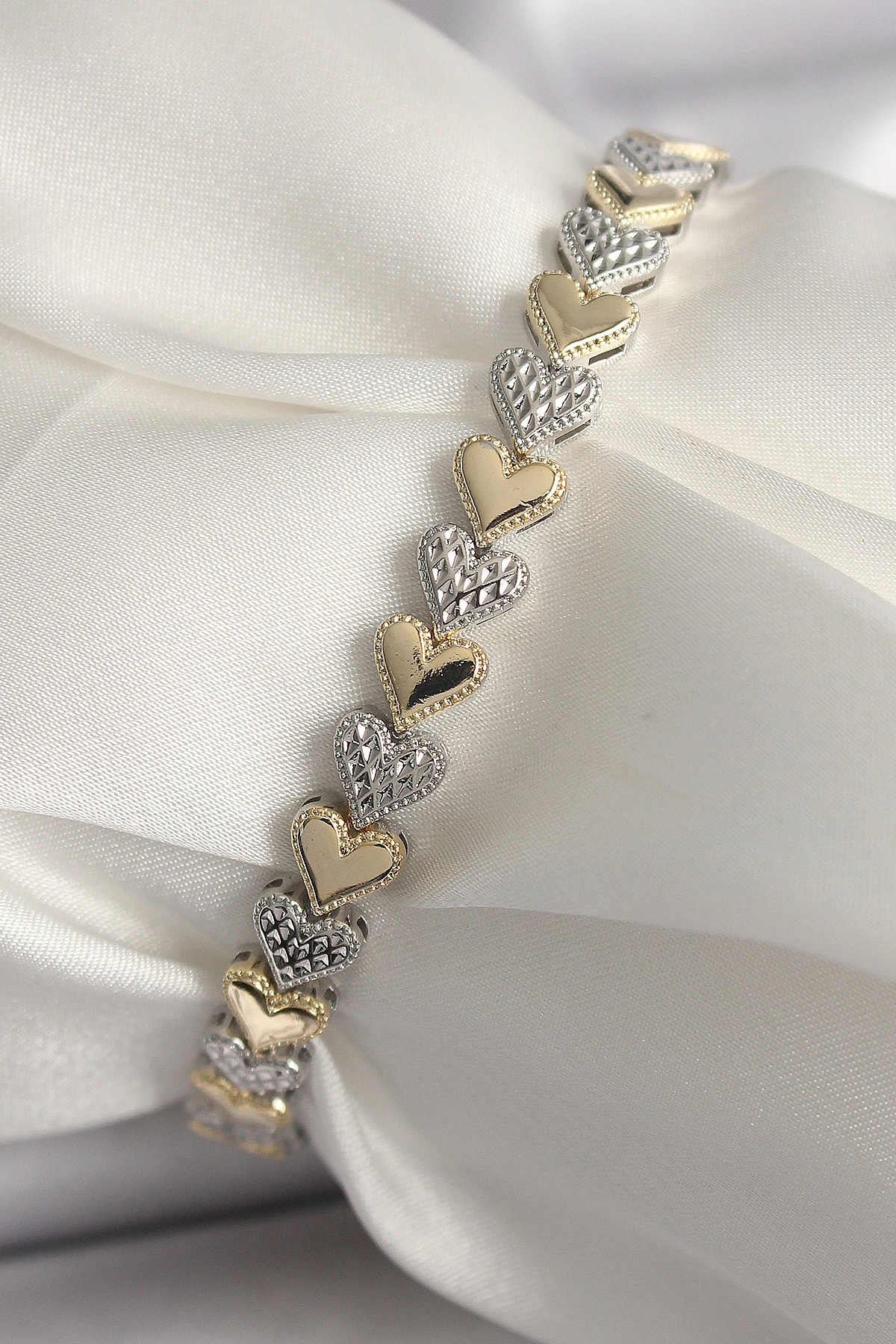 Pirinç Mix Renk Zirkon Taşlı Kalp Model VIP Seri Kadın Bileklik