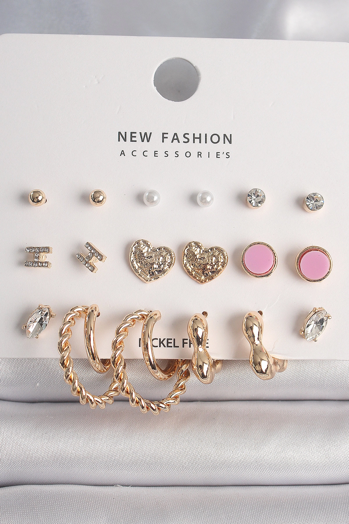 Pirinç Gold Renk Zirkon Taşlı Burug Halka Model İşlemeli Kalp Detay 9 Çift Kadın Küpe Seti