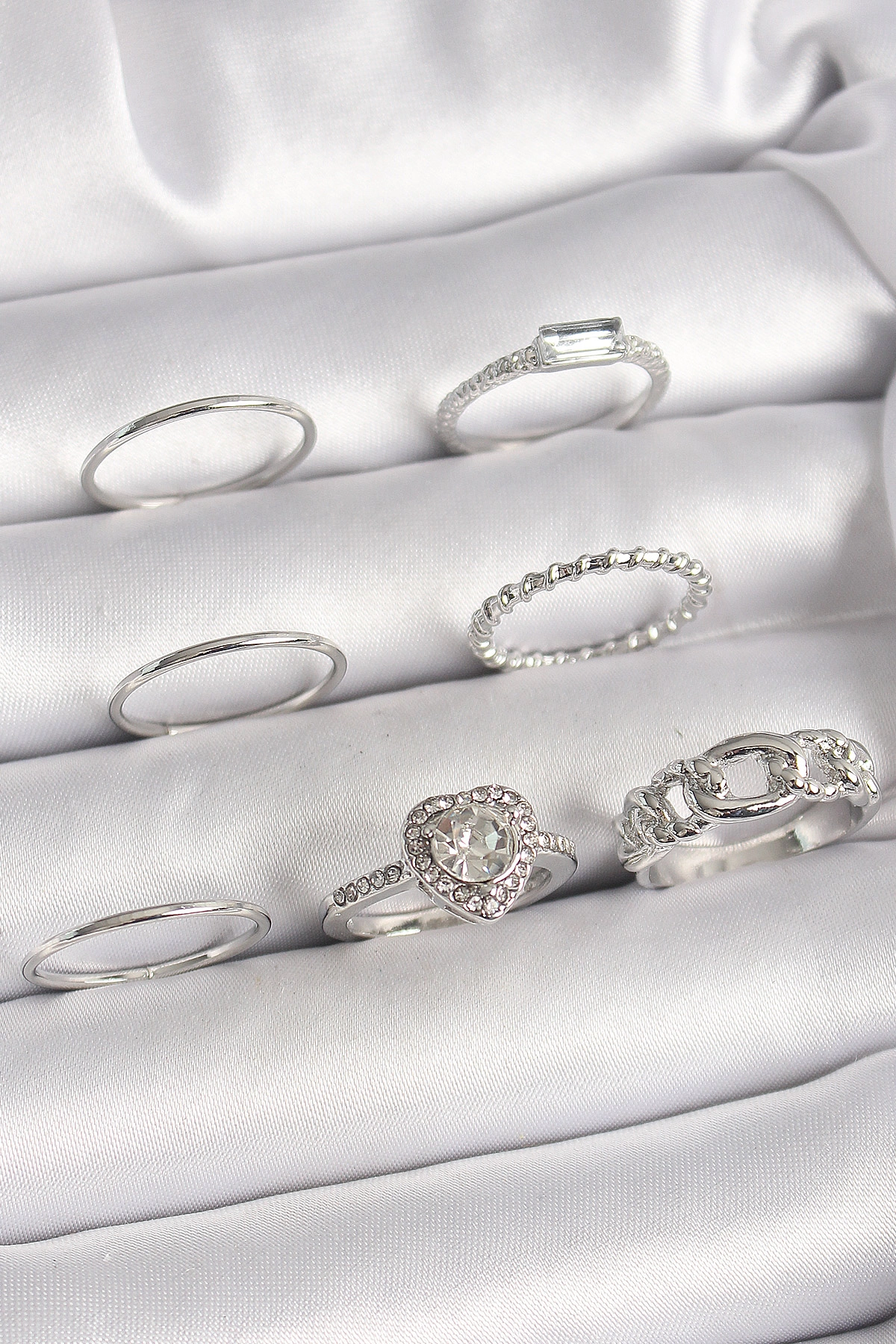 Pirinç Gümüş Renk Zirkon Taşlı Kalp Model Kadın Yüzük Kombini