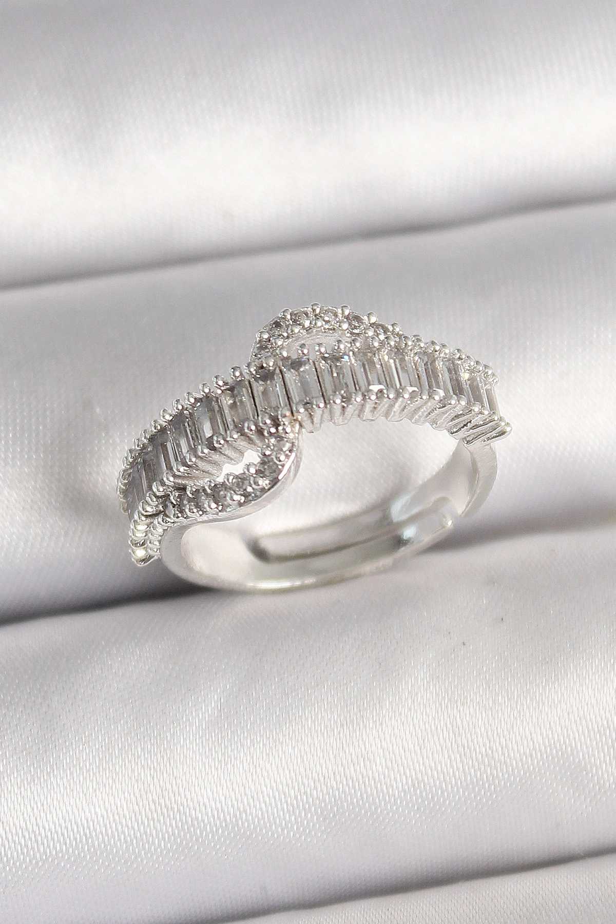 Pirinç Gümüş Renk Su Yolu Zirkon Taşlı Ayarlanabilir Model Kadın Yüzük