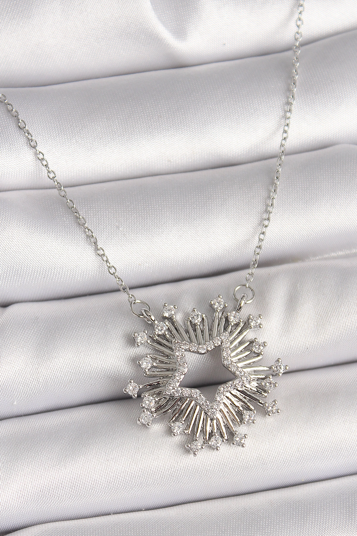 316L Çelik Gümüş Renk Zirkon Taşlı Yıldız Model Kadın Kolye