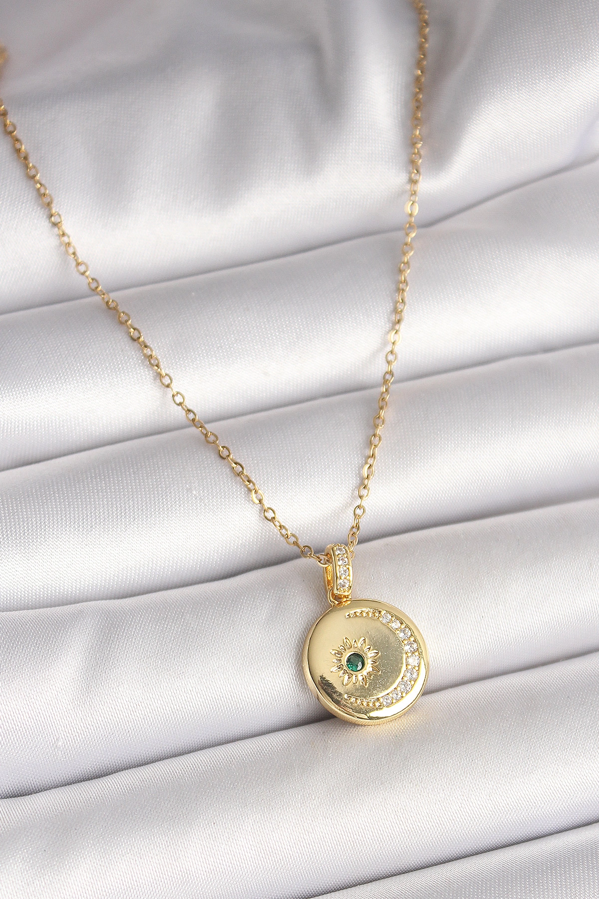 316L Çelik Gold Renk Zincir Zirkon Taş İşlemeli Hilal Yıldız İşlemeli Madalyon Model Kadın Kolye