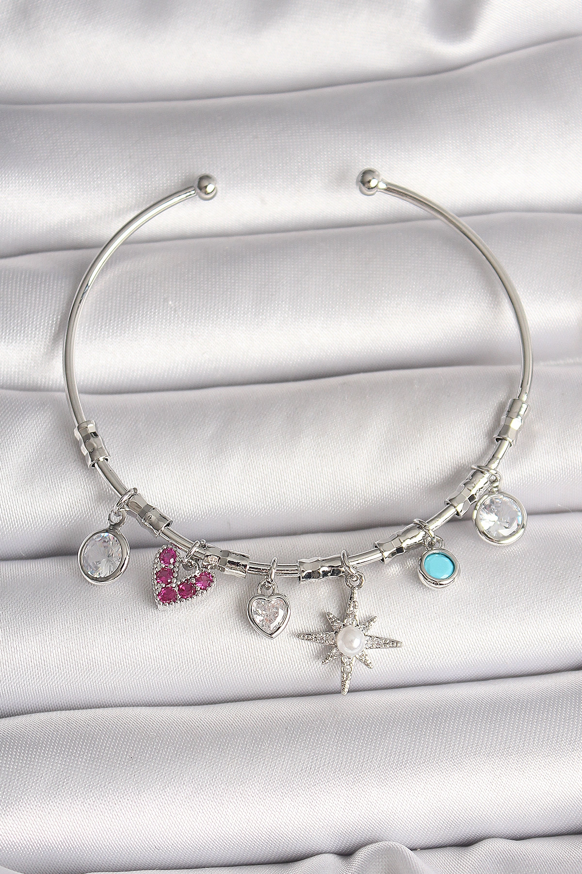 Pirinç Gümüş Renk Sallantı Zirkon Taşlı Kutup Yıldız Figür Kalp Detay Charm Kadın Bileklik