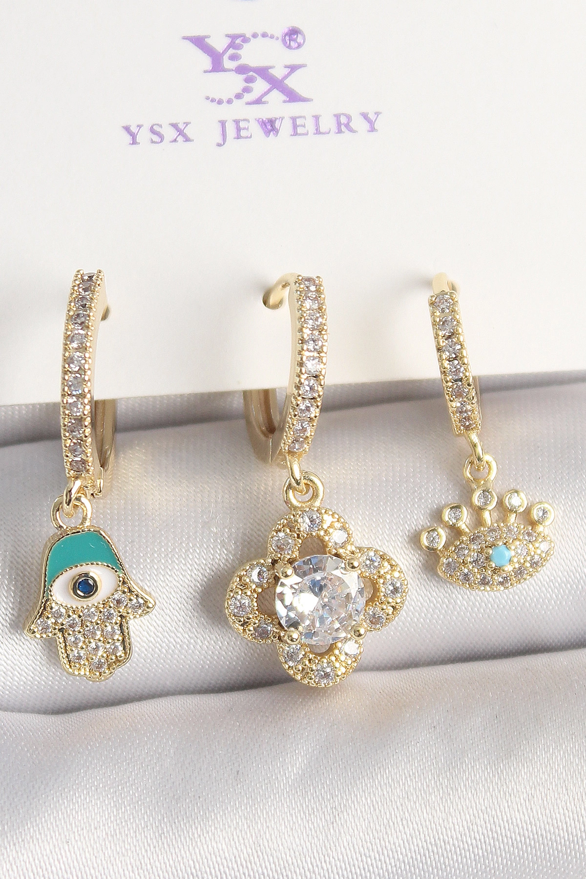 Pirinç Gold Renk Zirkon Taşlı Fatma Ana El Yonca Figür Göz Detay 3'Lü Kadın Kombin Küpe