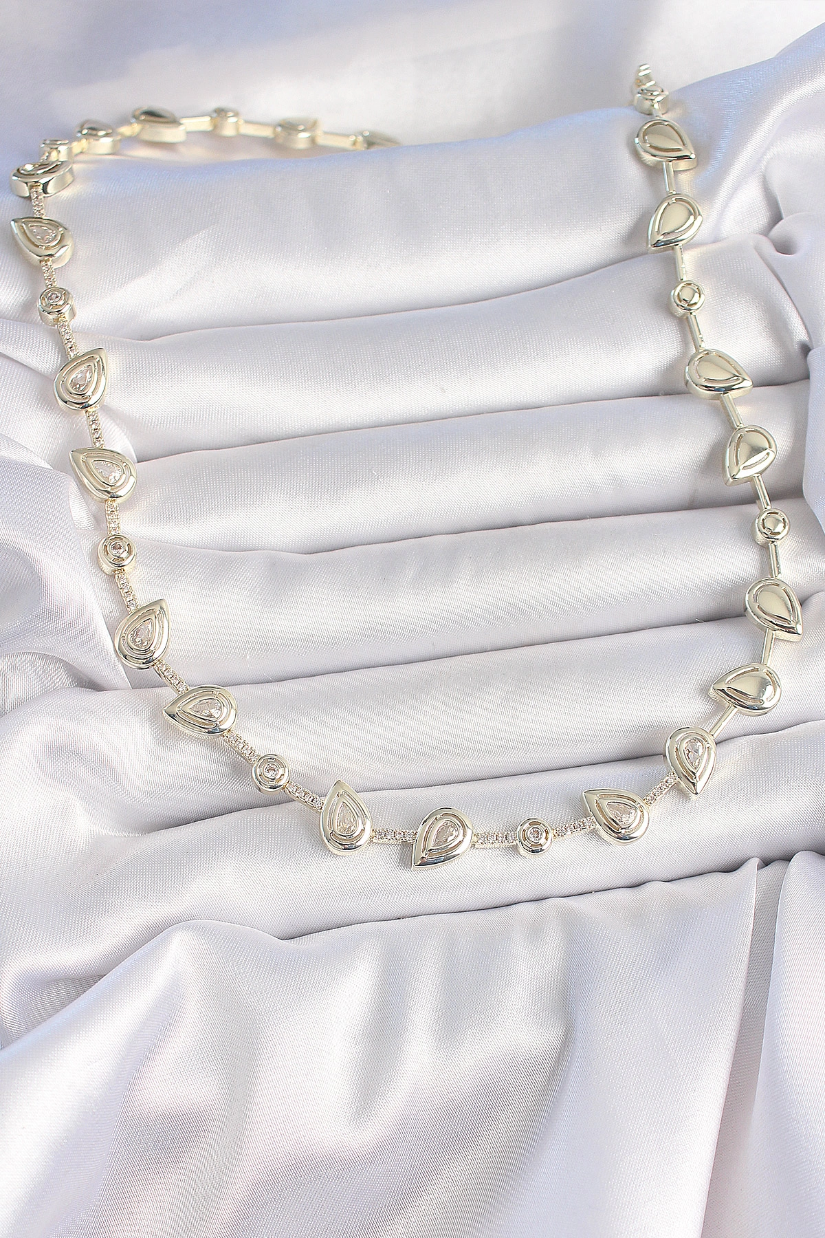 Pirinç Gold Renk Zirkon Taşlı Damla Model VIP Seri Exclusive Kadın Kolye