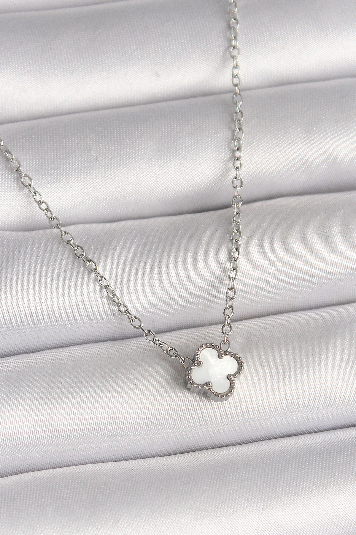 316L Çelik Gümüş Renk Beyaz Yonca Model Kadın Kolye