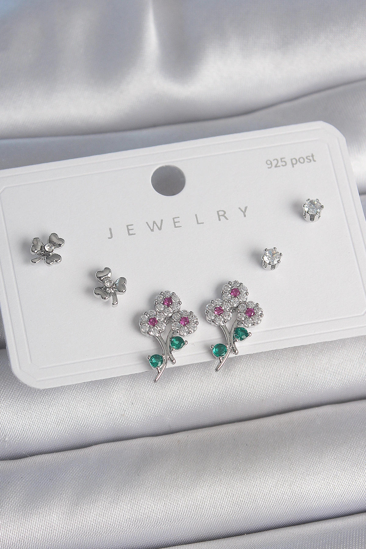 Pirinç Gümüş Renk Renkli Zirkon Taşlı Çiçek Model Yaprak Detay 925 Ayar Gümüş Çivi Kadın Küpe Seti