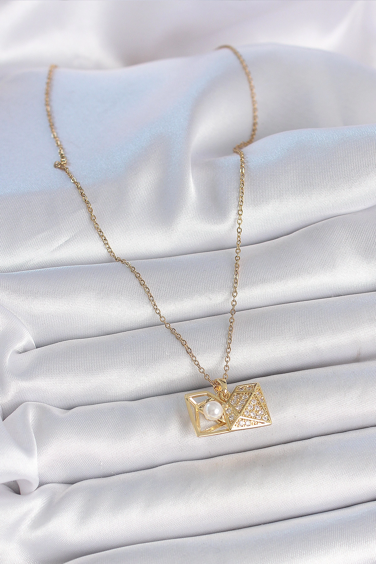 316L Çelik Gold Renk Zincir Zirkon Taşlı Açılır İncili Elmas Model Kadın Kolye