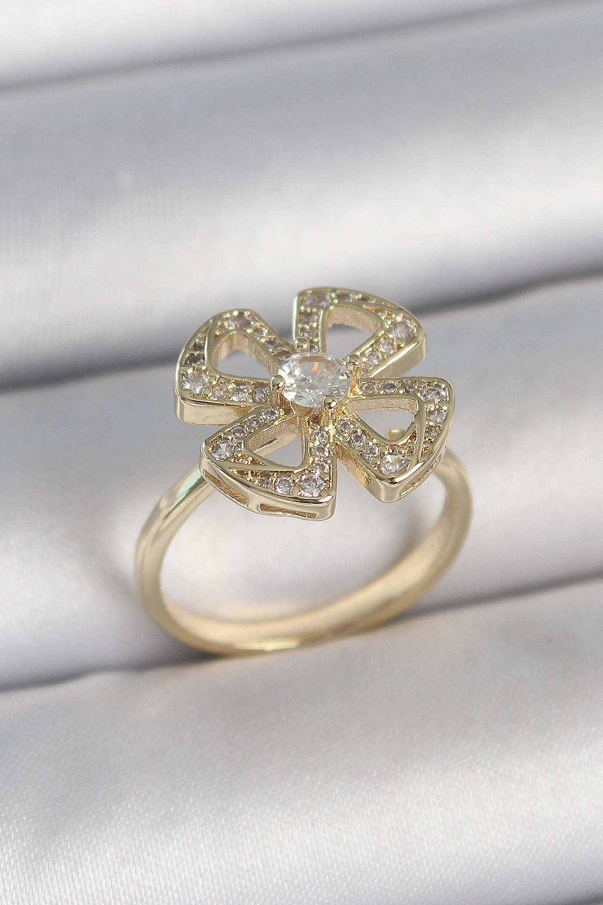 Pirinç Gold Renk Zirkon Taşlı Yonca Model Ayarlanabilir Kadın Yüzük