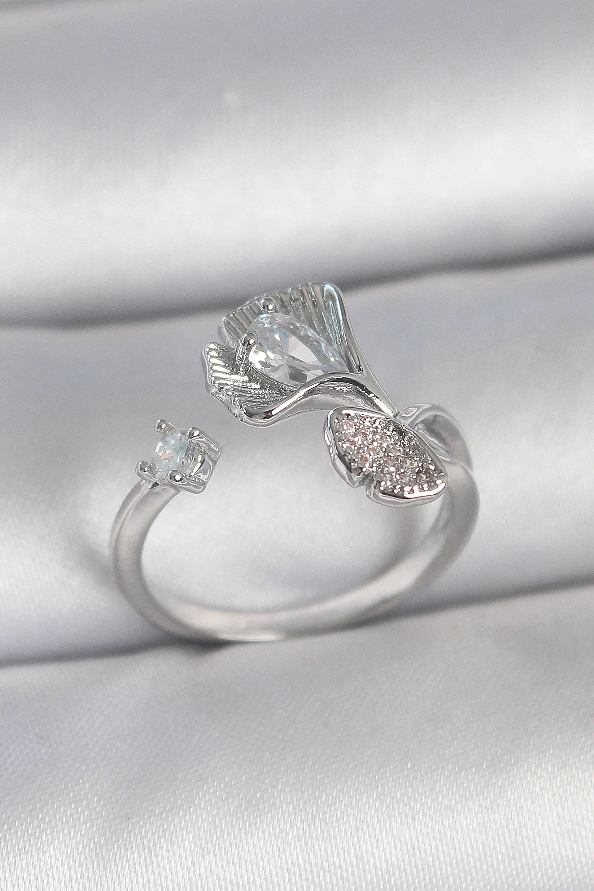 Pirinç Gümüş Renk Zirkon Taşlı Deniz Kabuğu Model Ayarlanabilir Kadın Yüzük