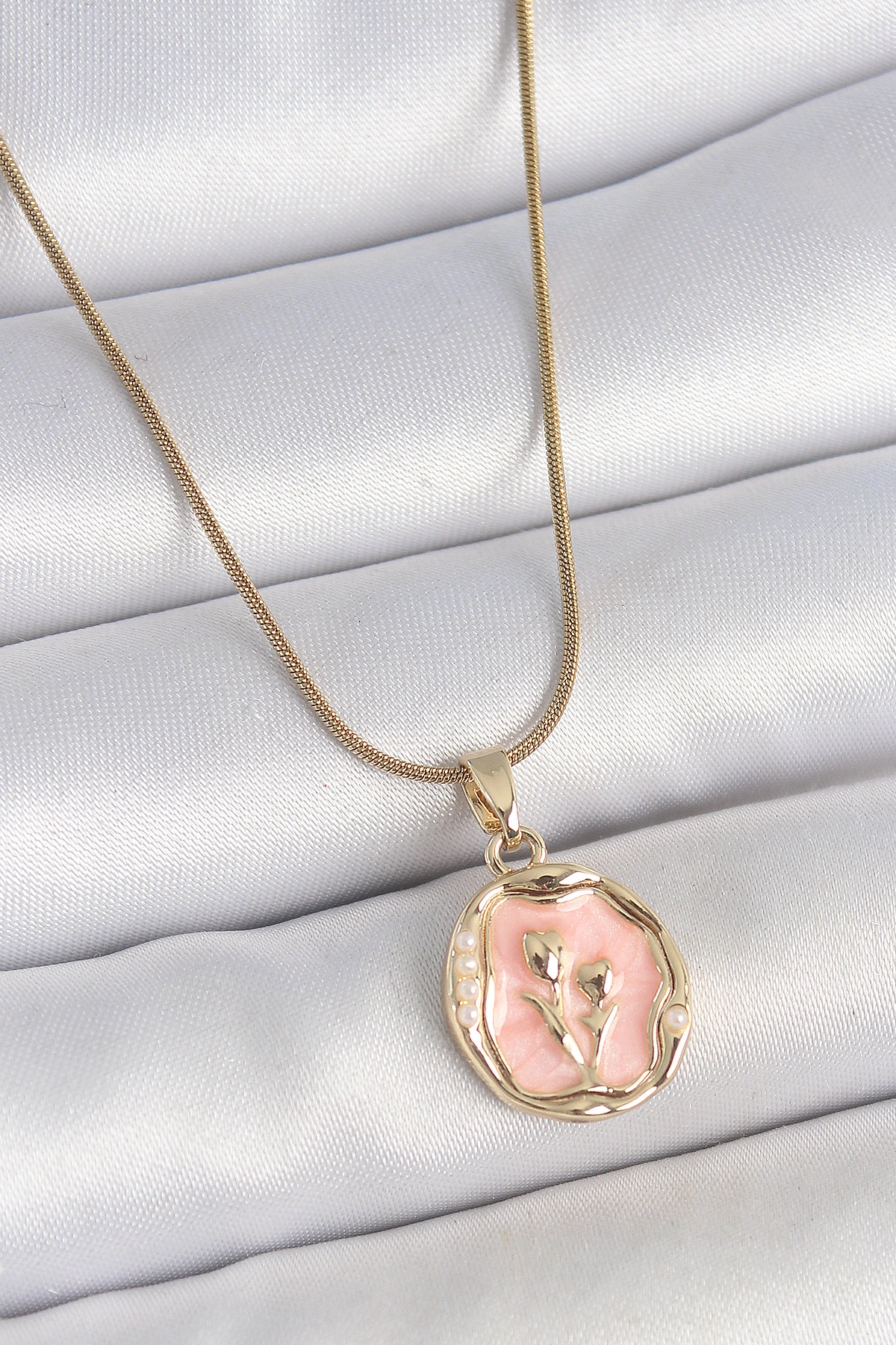 316L Çelik Gold Renk Zincir Pembe Mineli Çiçek İşlemeli Portre Model Kadın Kolye