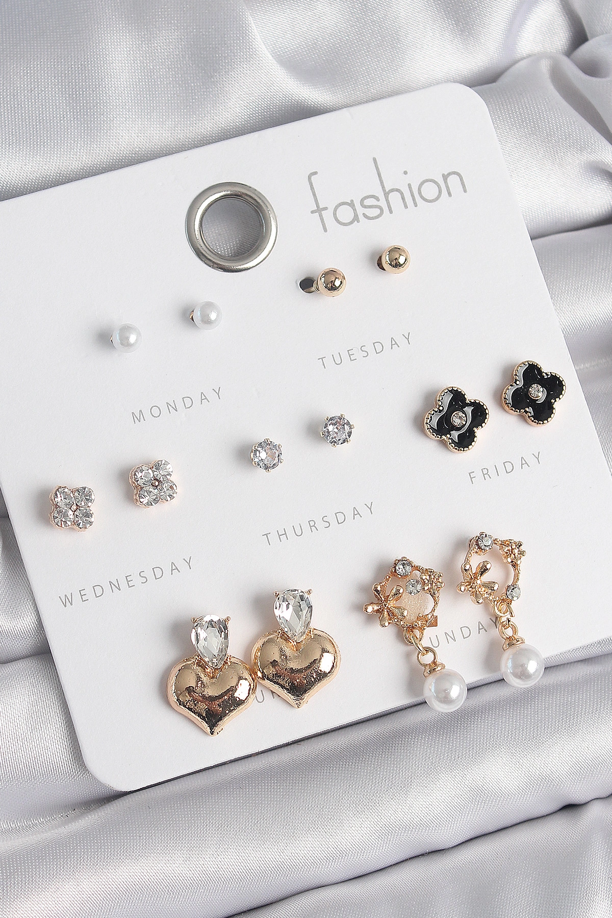 Pirinç Gold Renk Zirkon Taşlı Kalp Figür Siyah Yonca Detay 7 Çift Kadın Küpe Seti