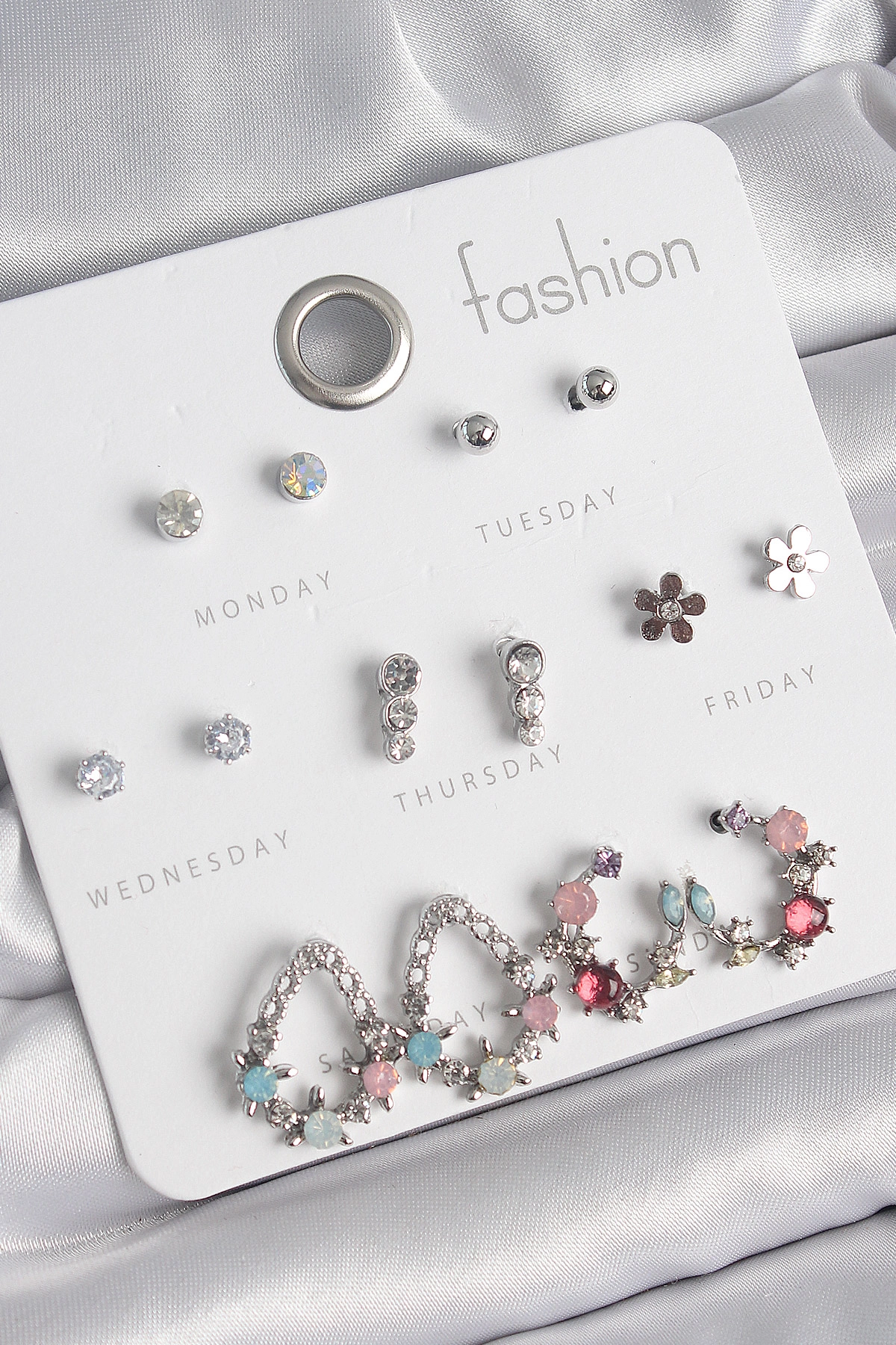 Pirinç Gümüş Renk Zirkon Taşlı Damla Model Çiçek Detay 7 Çift Kadın Küpe Seti