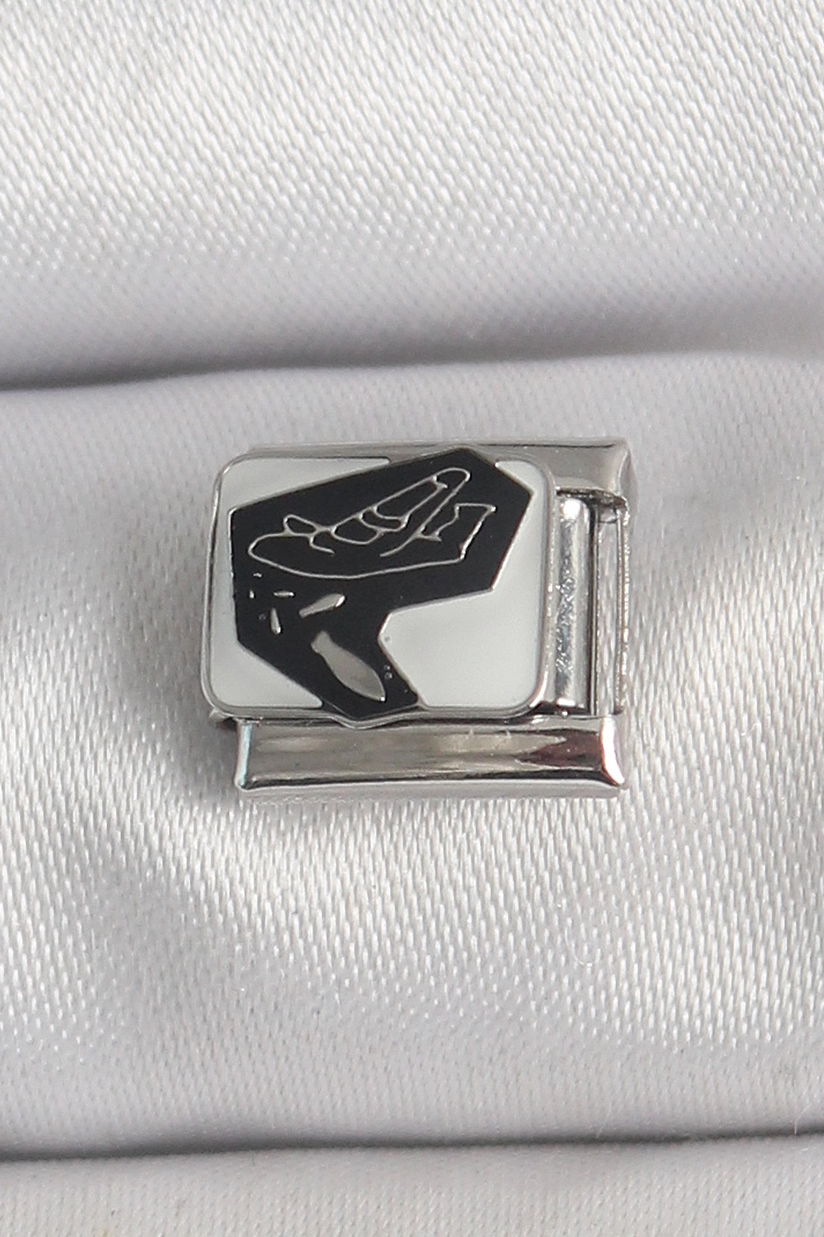 316L Çelik Gümüş Renk Beyaz Siyah Uçak İşlemeli Portre Model Nomination Charm