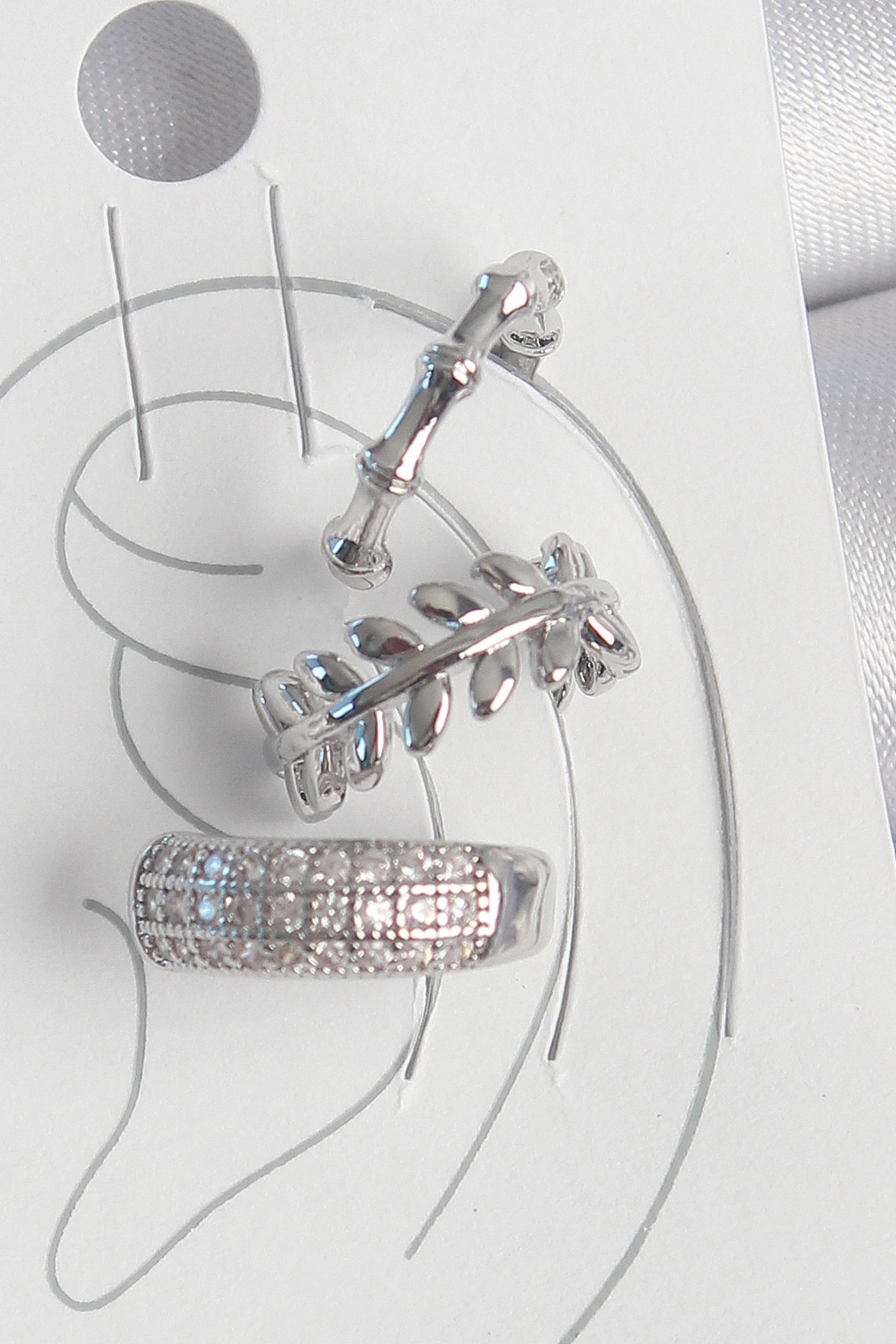 Pirinç Gümüş Renk Zirkon Taşlı 3'Lü Model Yaprak Figür Kadın Kıkırdak Küpe