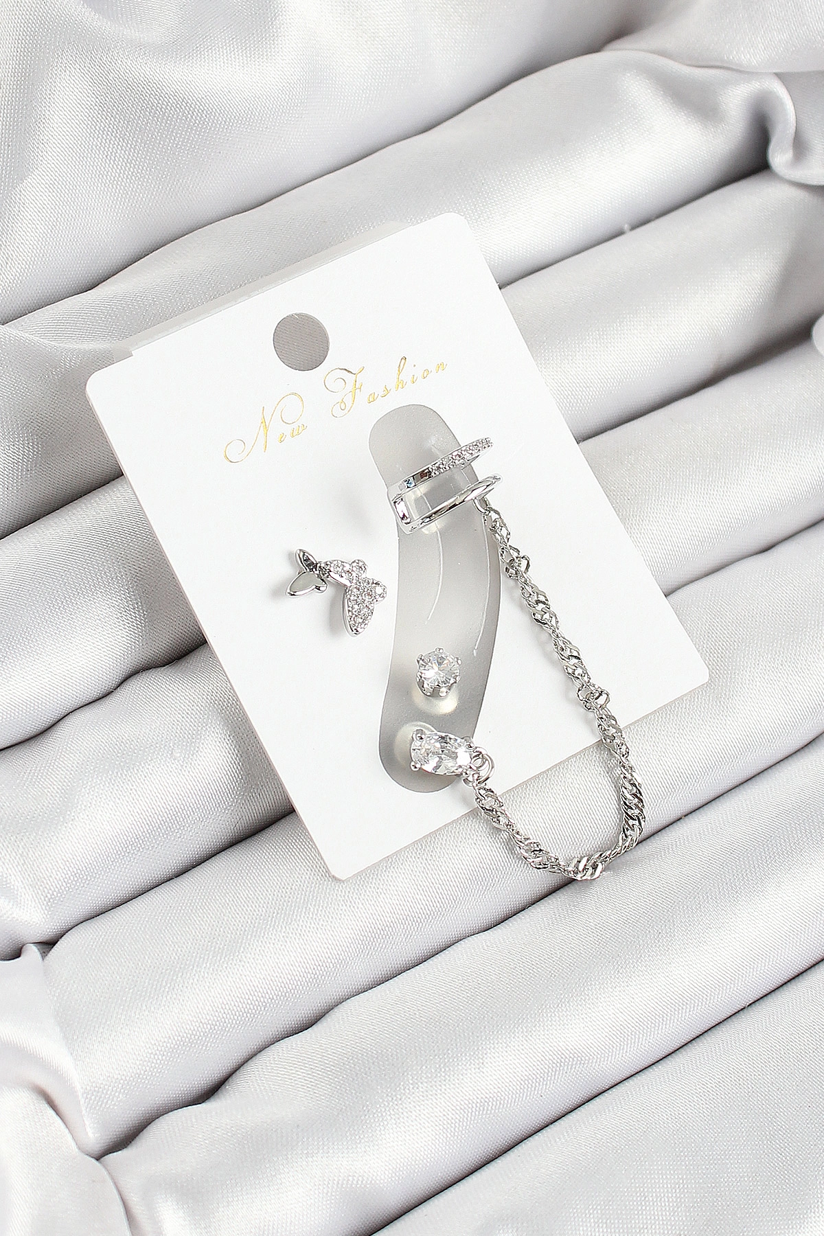 Pirinç Kelebek Figürlü Zirkon Taşlı Gümüş Renk 3'lü Kıkırdak Kadın Küpe Set