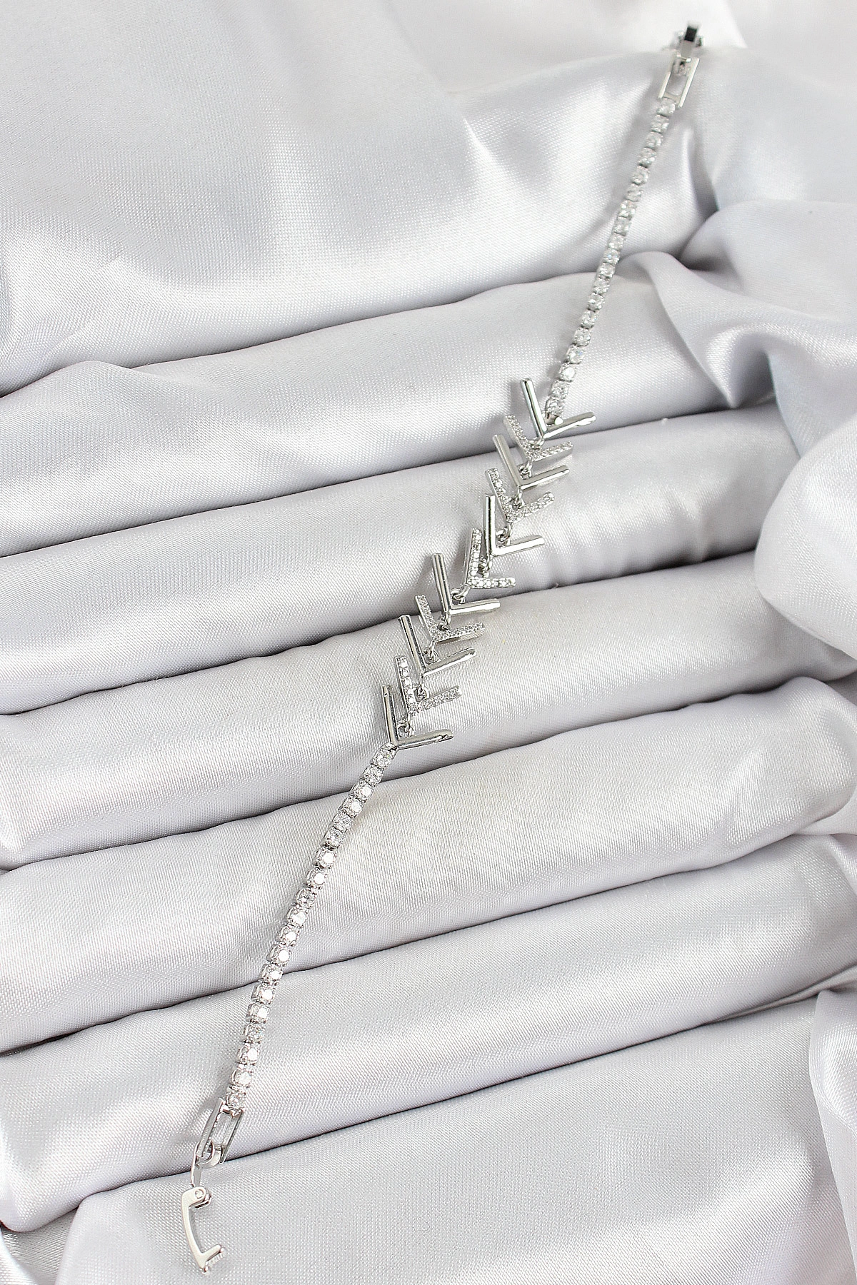 Pirinç Gümüş Renk Zirkon Taşlı Balık Sırtı Kadın Bileklik