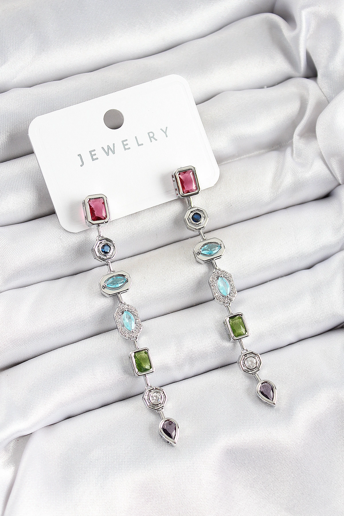 Pirinç Renkli Zirkon Taşlı Sallantılı Model Gümüş Renk Kadın Küpe