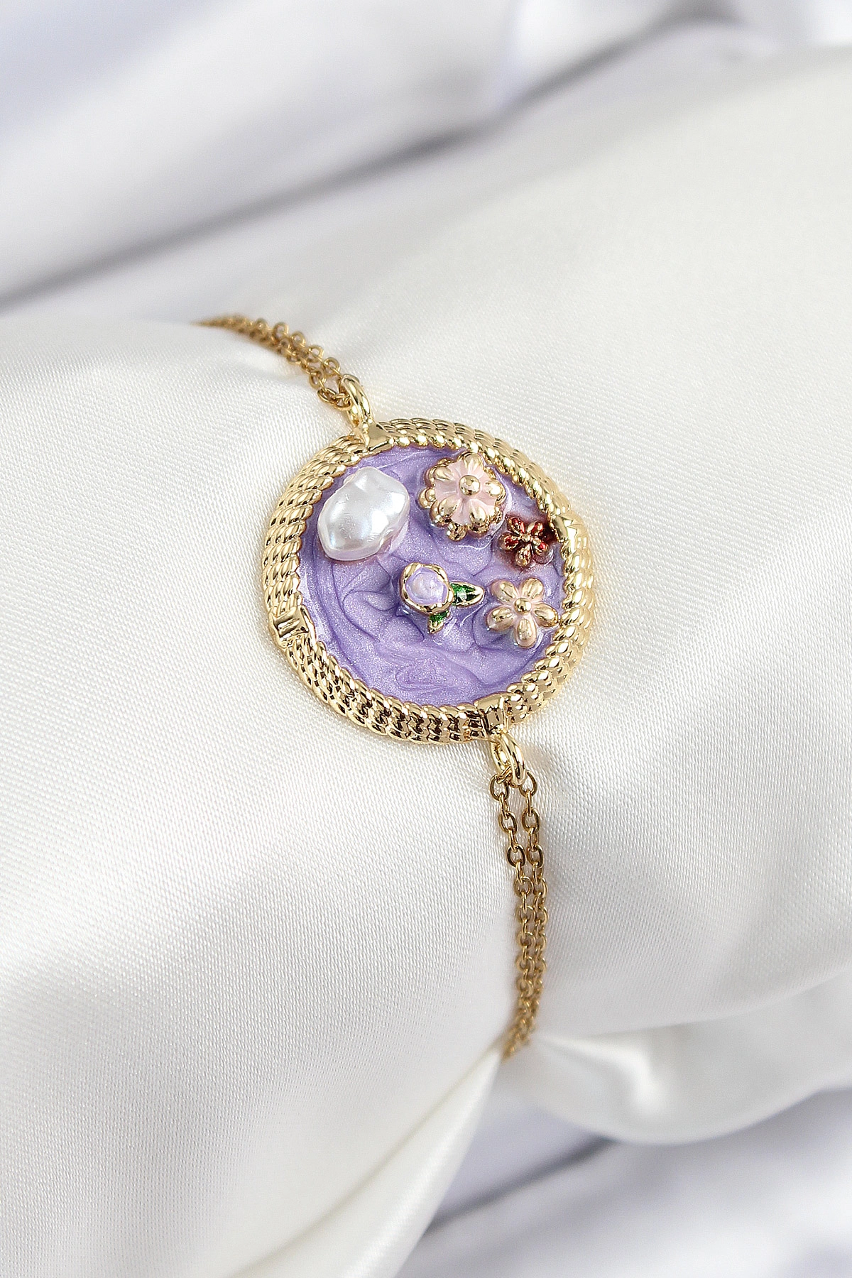 316L Çelik Zincir Mor Mineli Sanatsal Portre İnci Detaylı Çiçek Model Gold Renk Kadın Bileklik