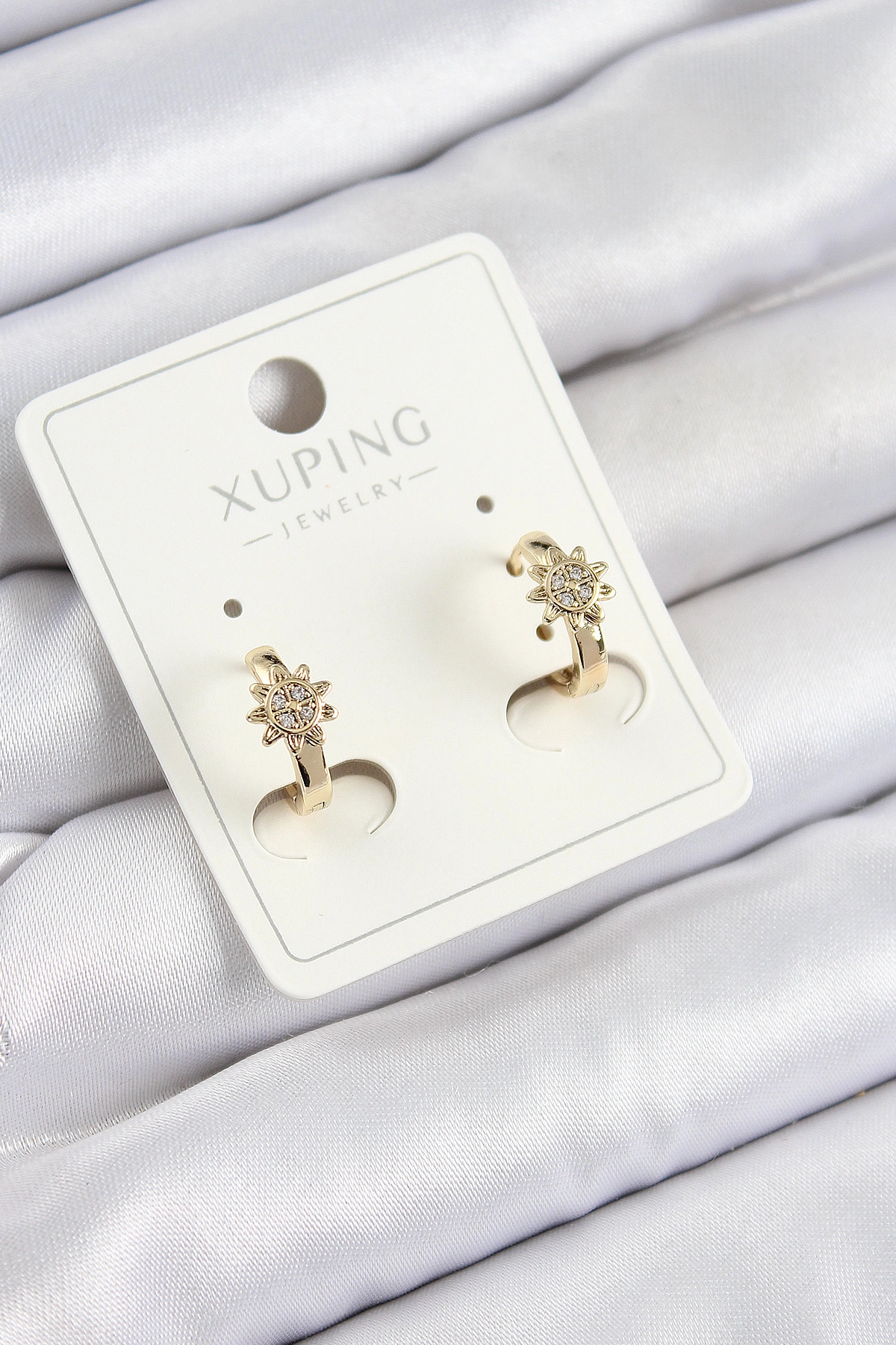 Xuping Zirkon Taşlı Çiçek Model Gold Renk Kadın Küpe