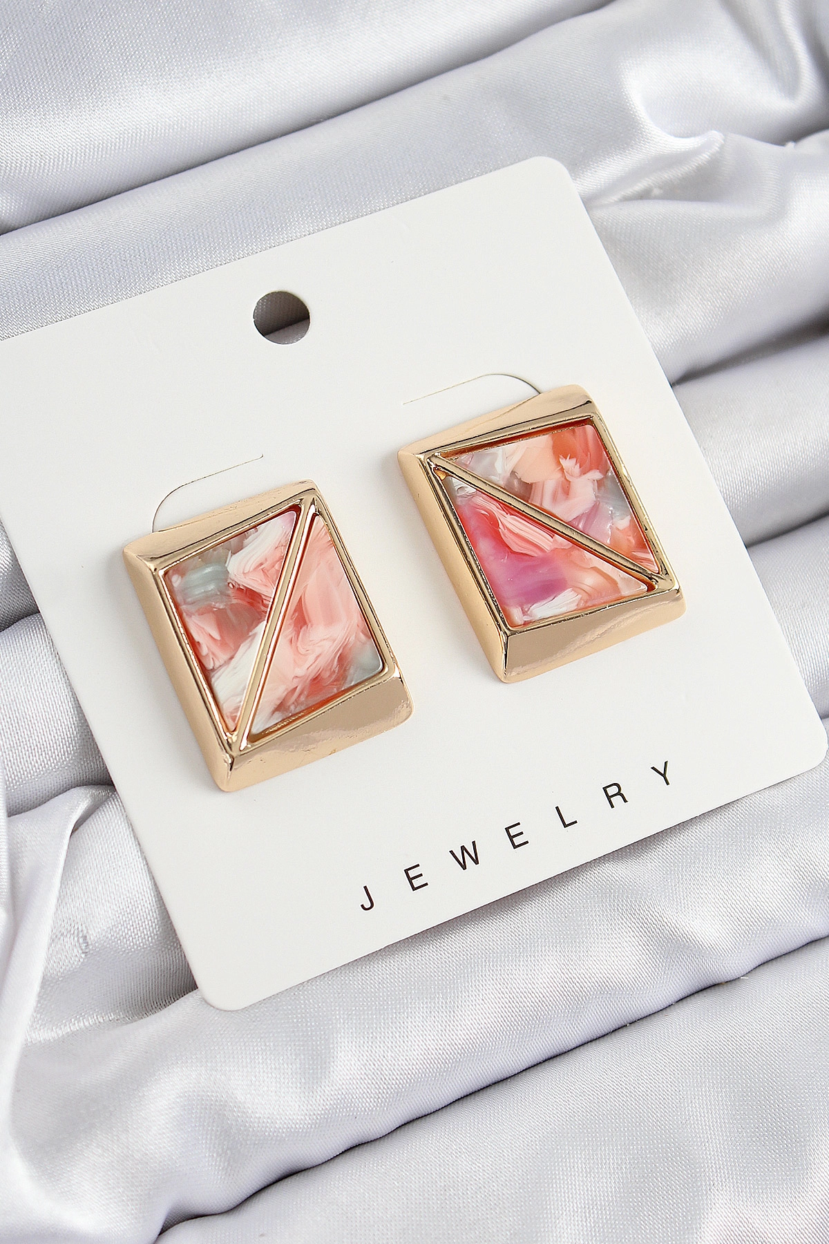 Pirinç Pembe Üçgen Kesim Detaylı Kare Model Vintage Gold Renk Kadın Küpe