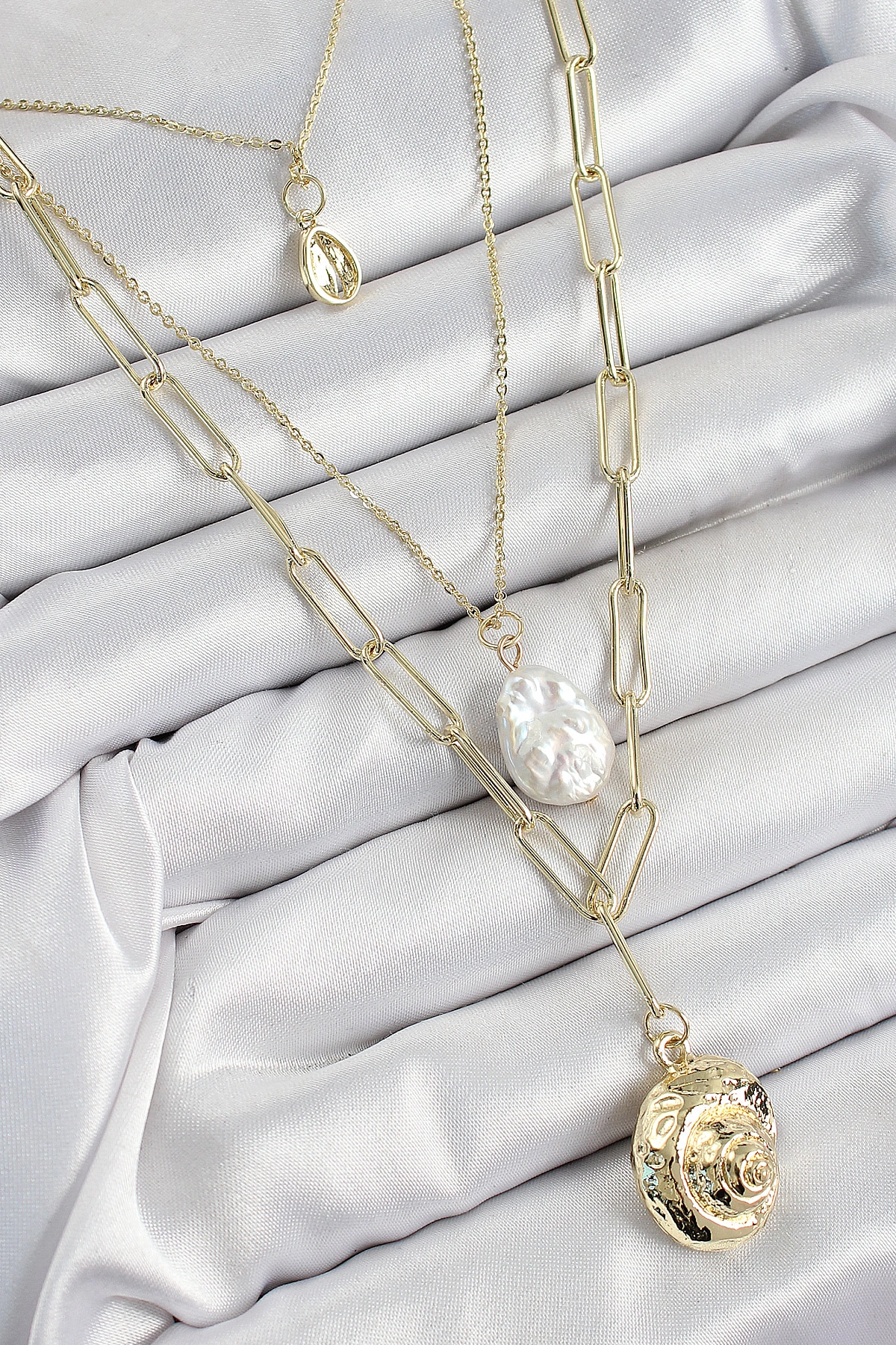 Pirinç Çoklu Zincirli İncili Deniz Kabuğu Model Gold Renk Kadın Kolye