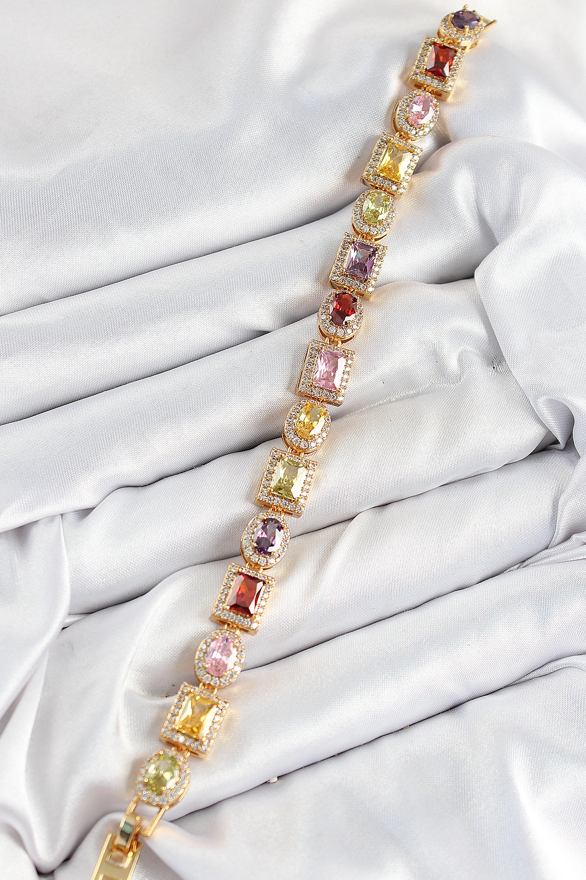 Pirinç Karışık Zirkon Taşlı Baget Model Gold Renk VIP Seri Kadın Bileklik