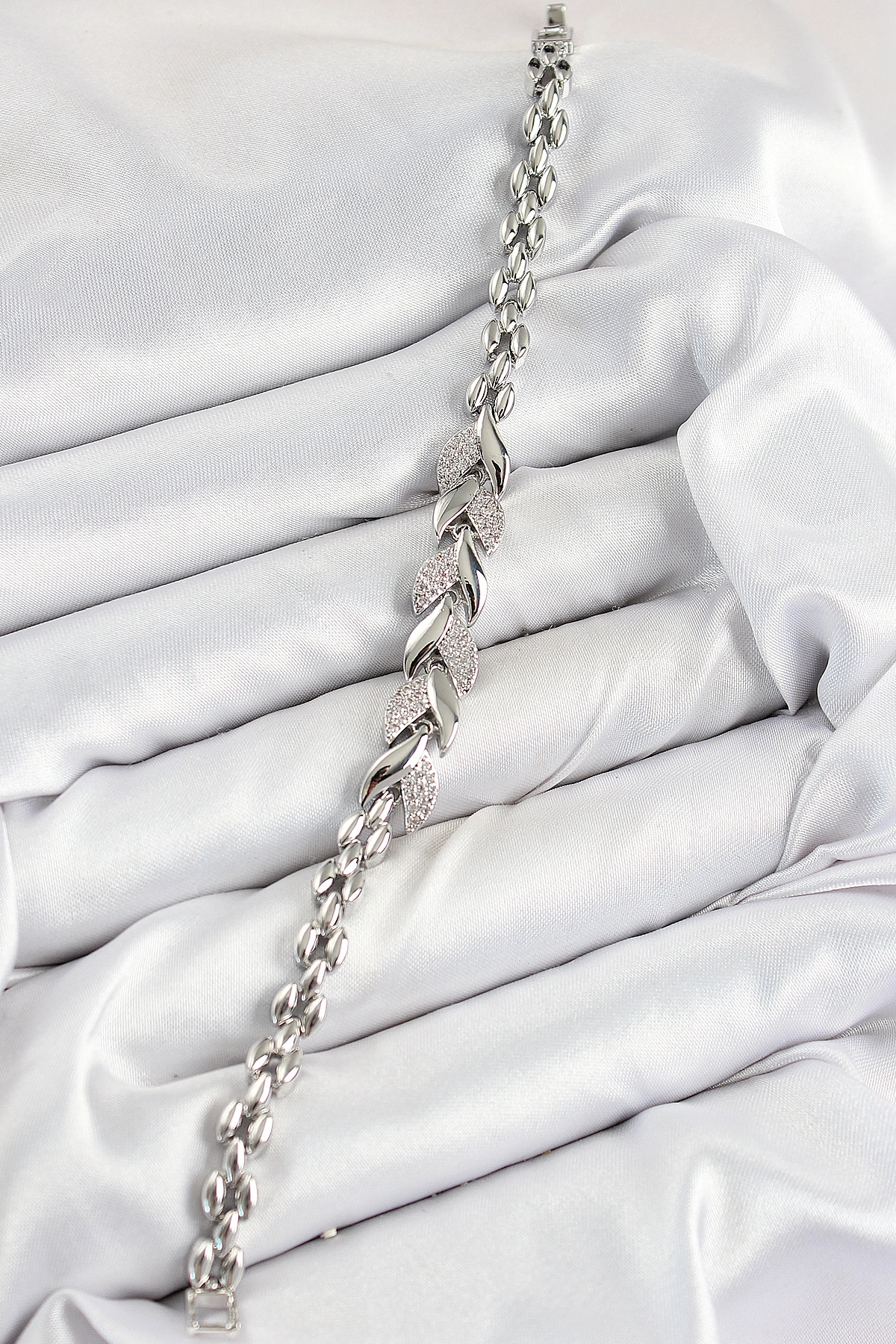 Pirinç Zirkon Taşlı Balık Kuyruğu Model Gümüş Renk Kadın Bileklik