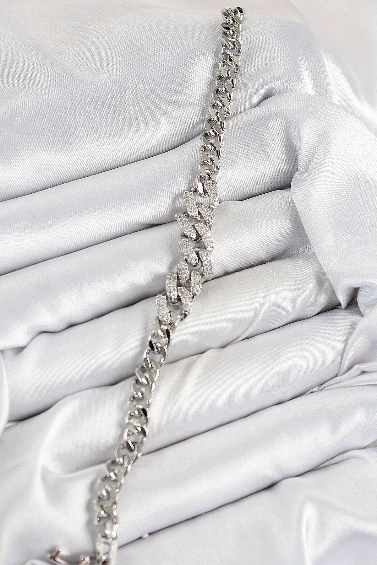 Pirinç Zirkon Taşlı Küba Zincir Model Gümüş Renk Kadın Bileklik