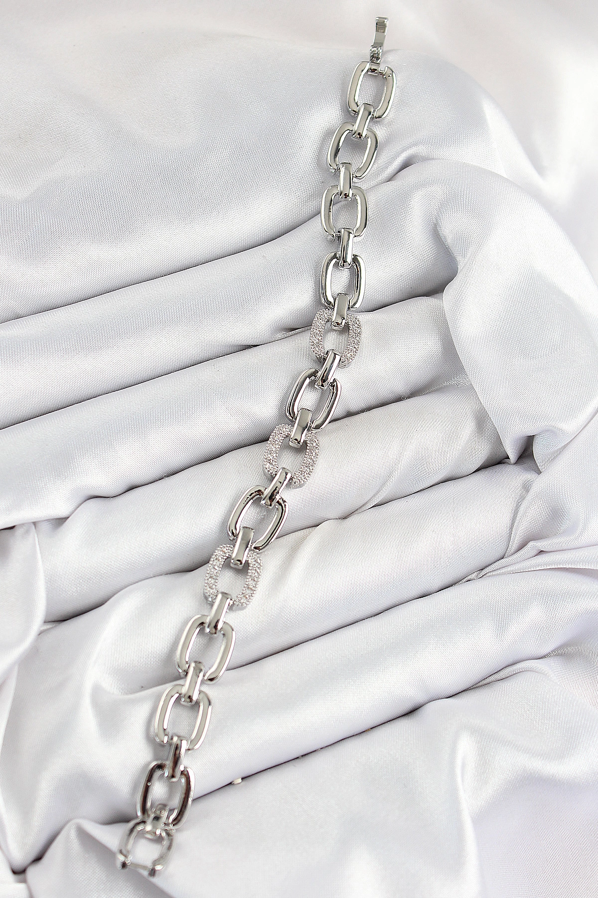 Pirinç Zirkon Taşlı Parçalı Zincir Model Gümüş Renk Kadın Bileklik