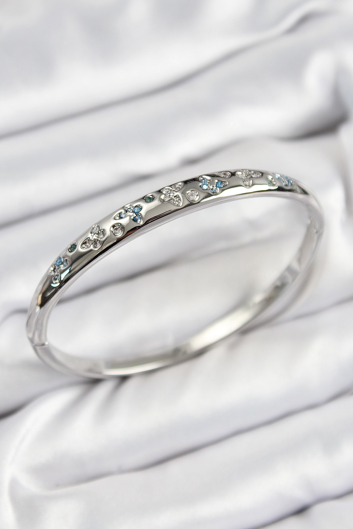 Pirinç Zirkon Taşlı Kelebek Model Gümüş Renk Kadın Kelepçe