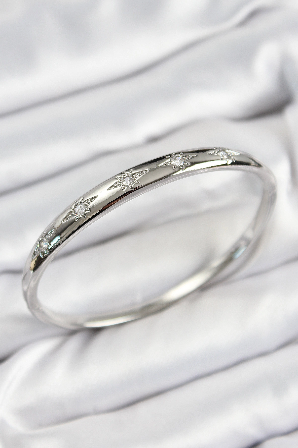 Pirinç Zirkon Taşlı Kutup Yıldızı Model Gümüş Renk Kadın Kelepçe